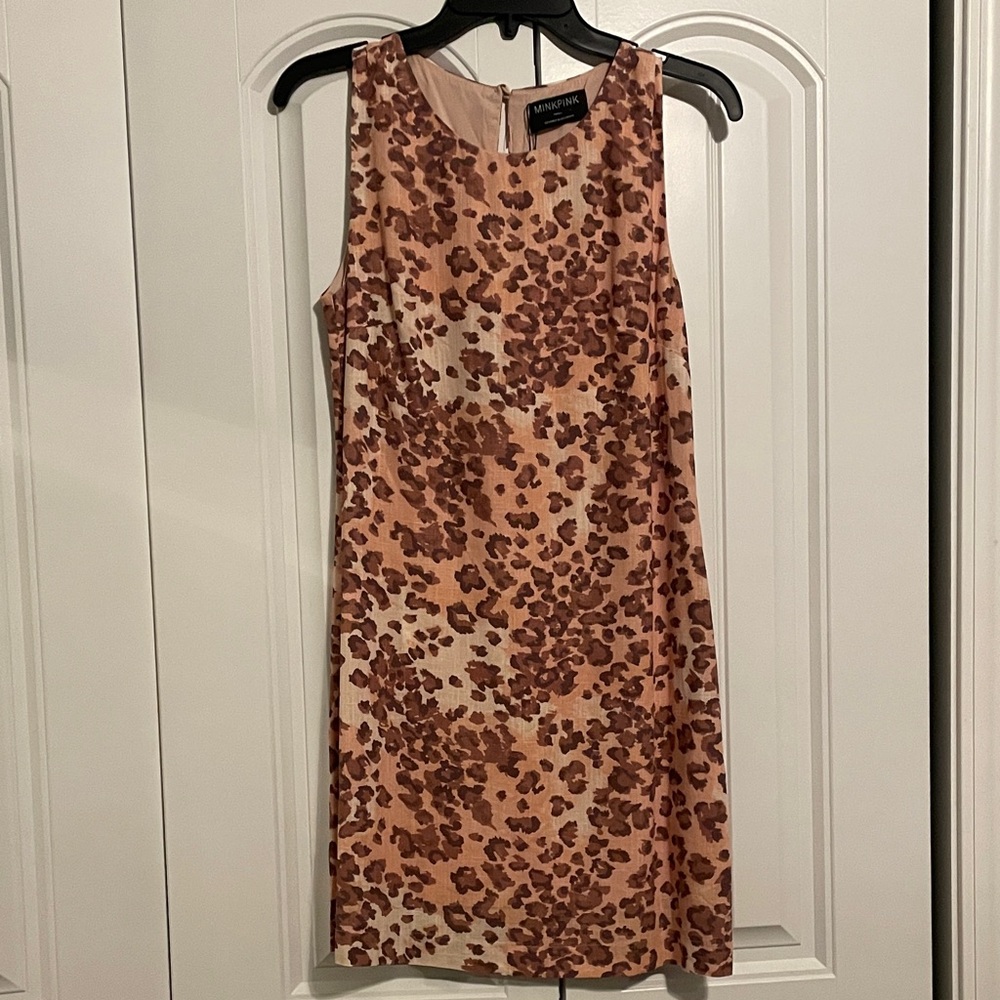 NWT. MinkPink Arden shift mini dress, leopard print. size Small.